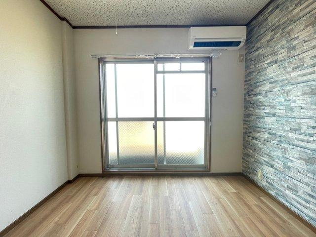 ルーキー東条の居間・リビング