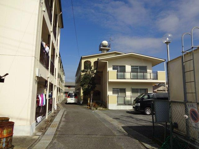サニーハイム山氏浦の駐車場
