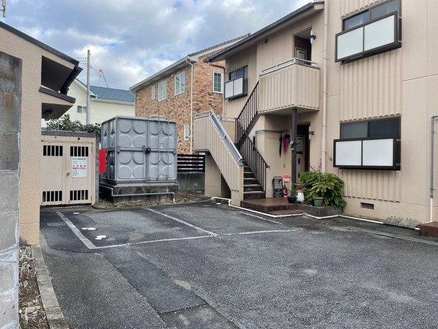 プレアール状ヶ池Ａ棟の駐車場