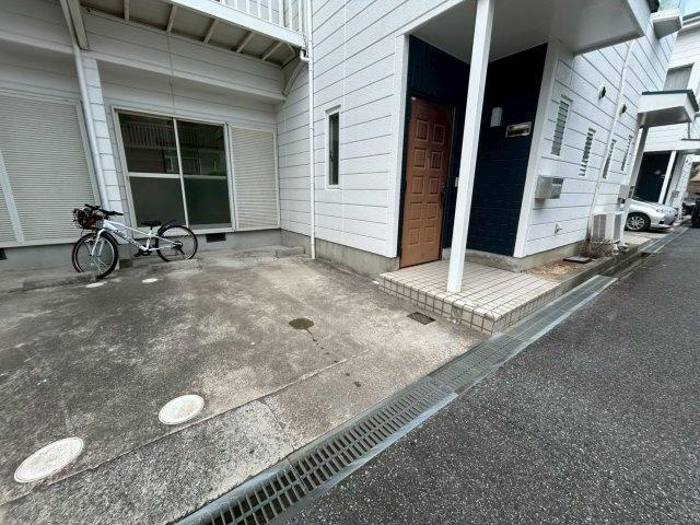 ヤシロガーデンハウスの駐車場