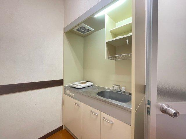 尚栄館　A棟のキッチン