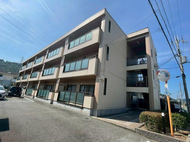 フレッド滝野の外観