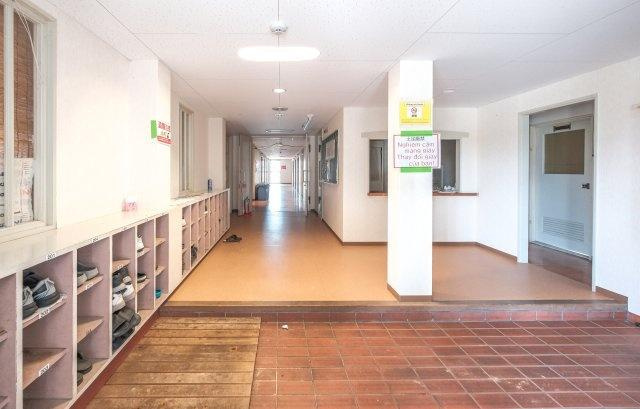 千鳥川ドミトリーのエントランス