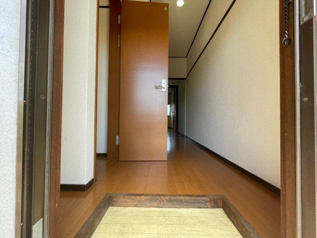 尚栄館　B棟の玄関