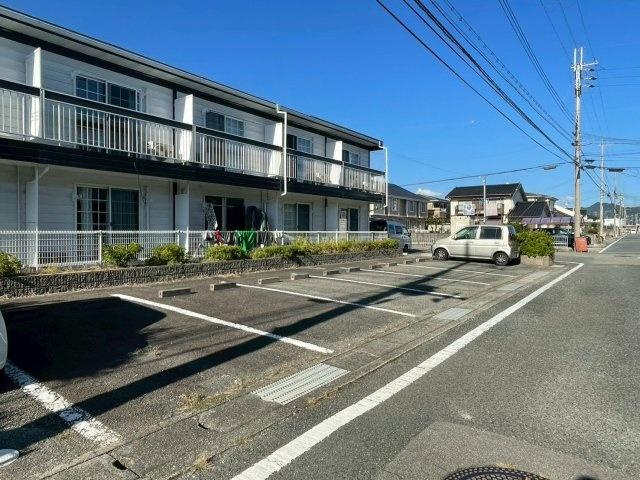 ルナTAKINOの駐車場