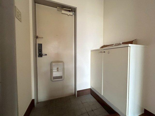 ハイツ一力の玄関
