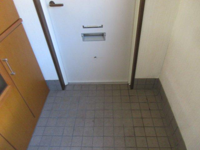 ハイツゆらのの玄関