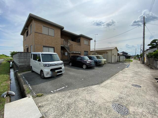 ロイヤルマンションの駐車場