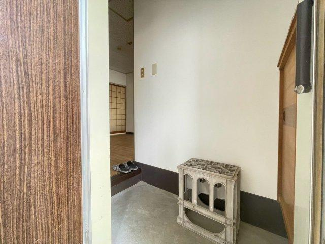 社ハイツの玄関