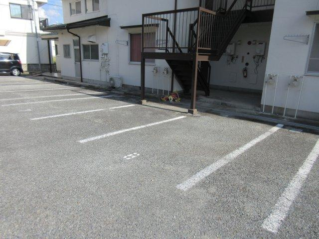 社ハイツの駐車場