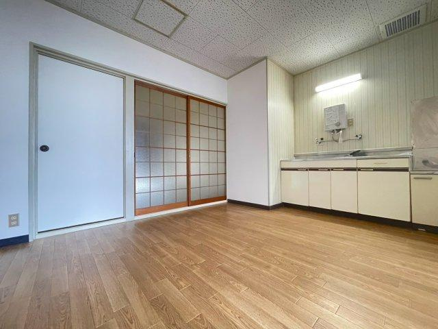 社ハイツの居間・リビング