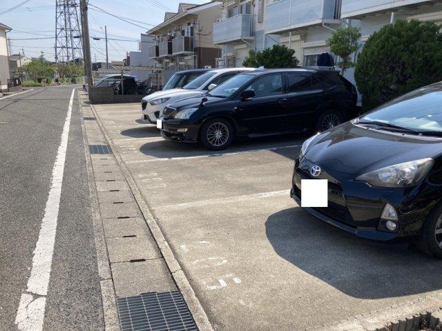 ハイツフォレストの駐車場