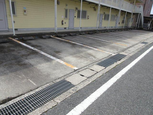 サンクスの駐車場