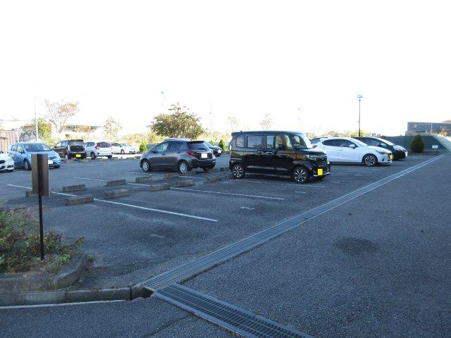 ラフェスタ加東の駐車場