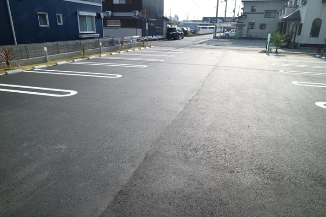D-ROOM上滝野の駐車場