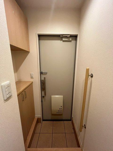 ベルクール加東　A棟の玄関