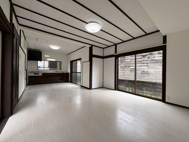 事務所兼倉庫付き戸建ての居間・リビング