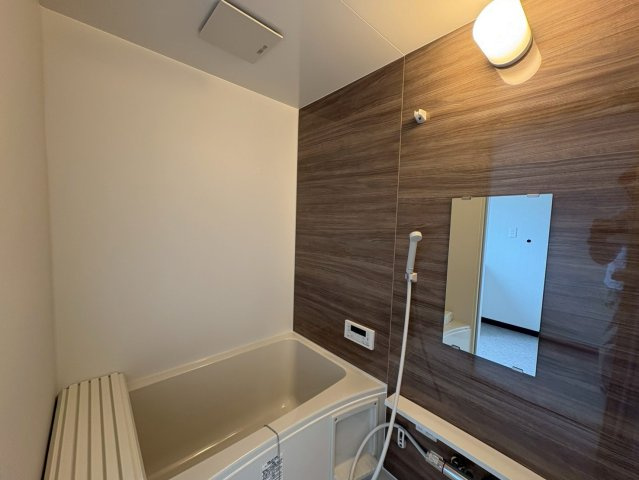 事務所兼倉庫付き戸建ての浴室