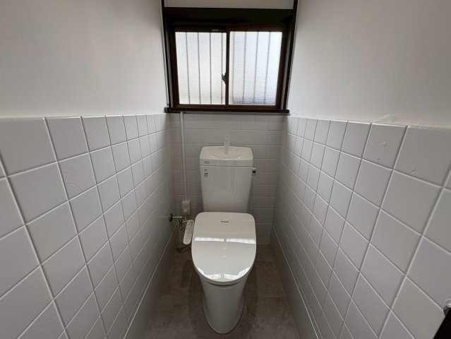 事務所兼倉庫付き戸建てのトイレ