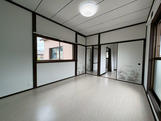 事務所兼倉庫付き戸建ての洋室
