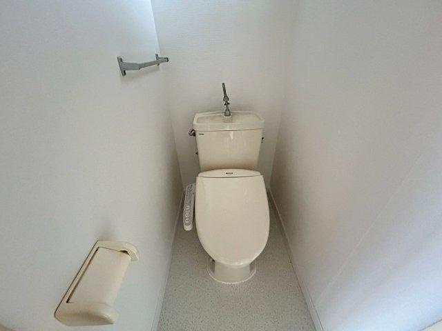 パークシティタキノ黄色のトイレ