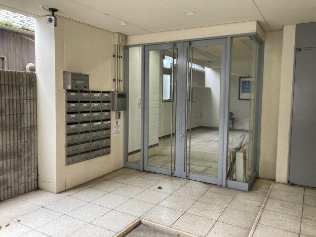 クロスコートのエントランス