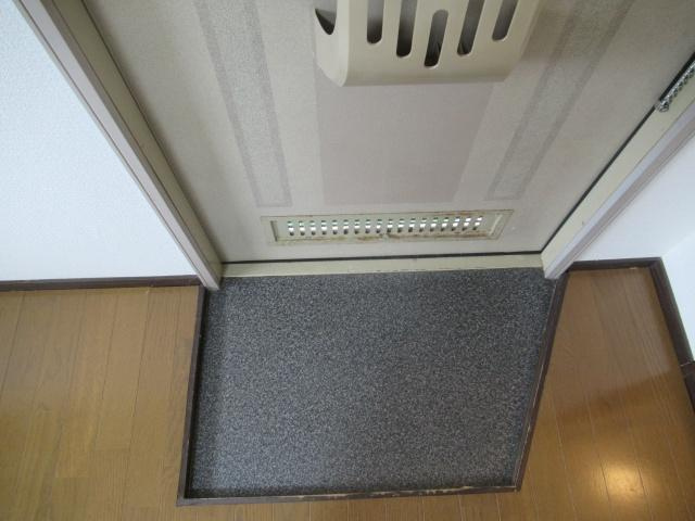 ハイツ2番館の玄関