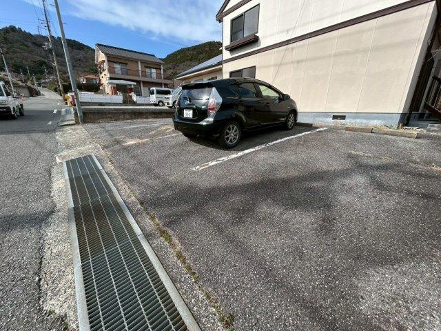 ハイツ2番館の駐車場