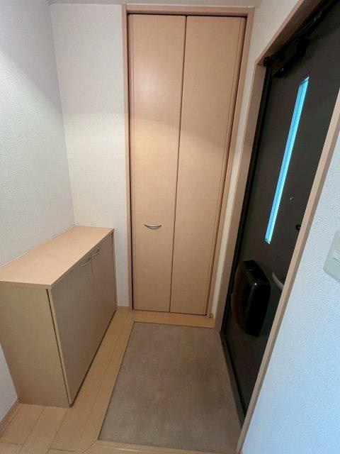 ジュネスコートの玄関