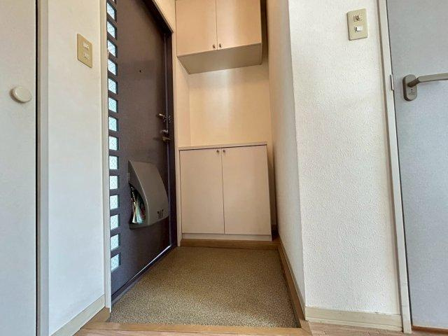 れいんぼうハイツの玄関