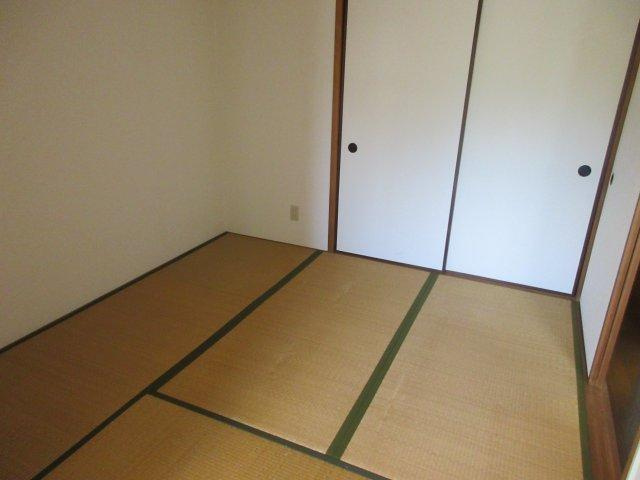 リープラス滝野社の居間・リビング