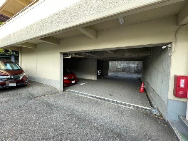 リープラス滝野社の駐車場