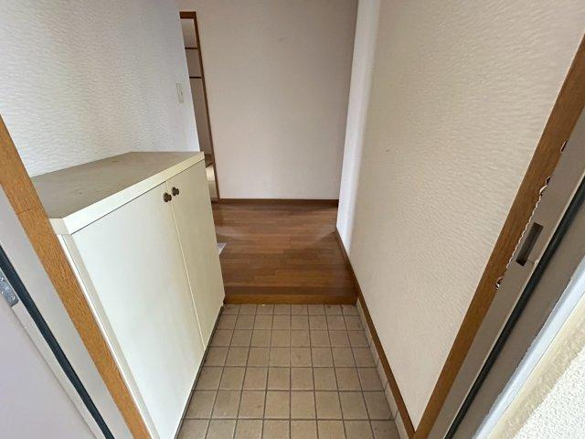 ロイヤルハイツ二反田の玄関