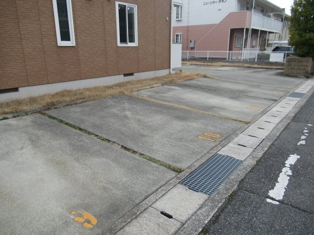 MAST　COURT下滝野C棟の駐車場