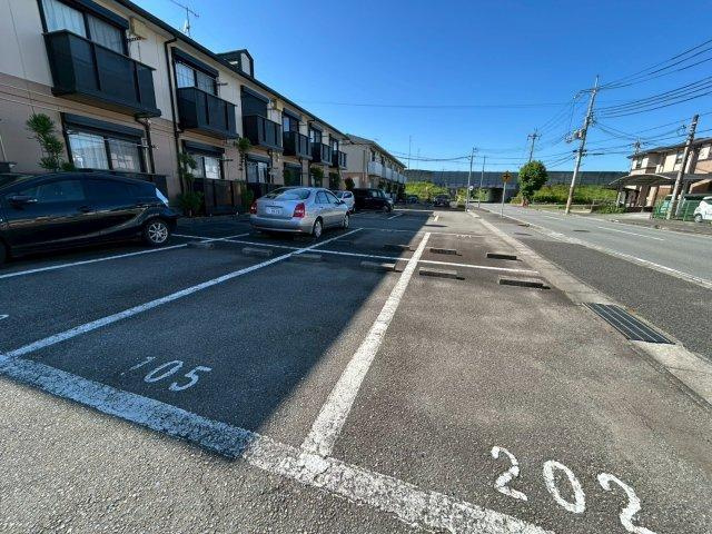 フレンドリー上中の駐車場