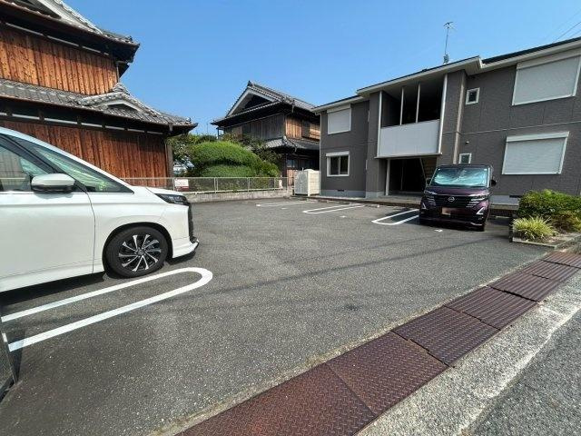 メゾン萩原の駐車場