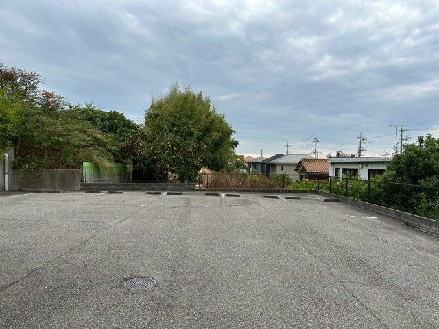 カーサチェレステの駐車場
