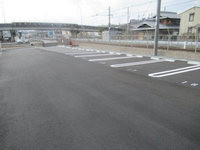ザフジイガーデンD棟の駐車場