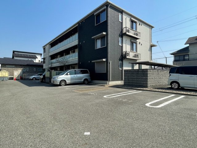 フェリーチェの駐車場