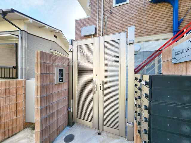 横浜市南区清水ケ丘のアパートのエントランス|オートロック完備のエントランス♪