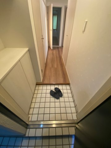 小出ビルの玄関|毎日通る玄関はこちらです