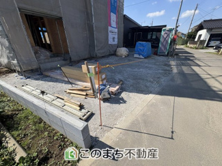 【駐車場】 | CRADLE GARDEN岩舟町和泉第4 | 【建設中写真】お車を横並びに駐車可能です。