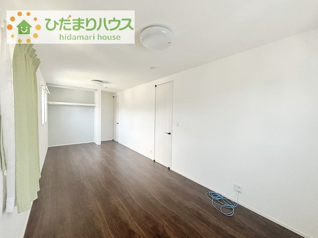 【寝室】 | 牛久市田宮町　中古戸建 | ゆったり広々11.25帖の主寝室!(^^)!