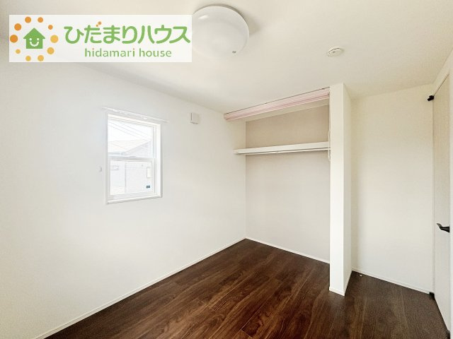 【洋室】 | 牛久市田宮町　中古戸建 | 机にベットを置けば子供部屋の完成です！