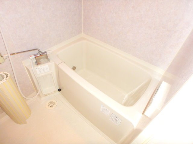 キャッスルⅤの浴室|別部屋の参考写真となります。