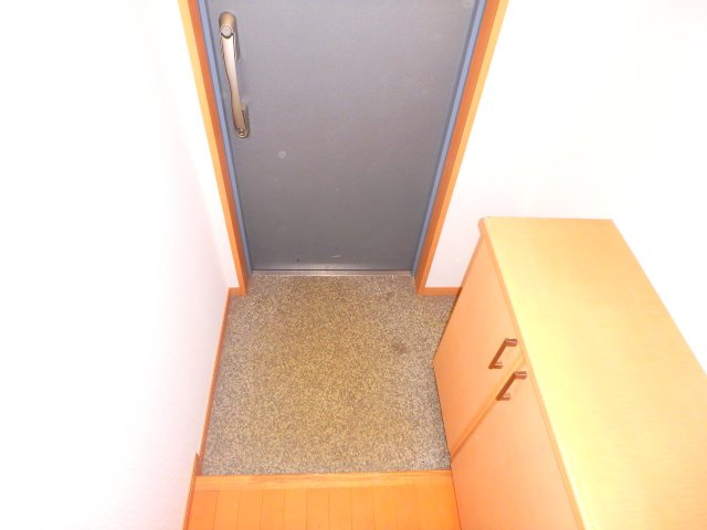 キャッスルⅤの玄関|別部屋の写真となります。