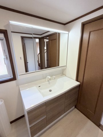 寿北6丁目　中古住宅の独立洗面台