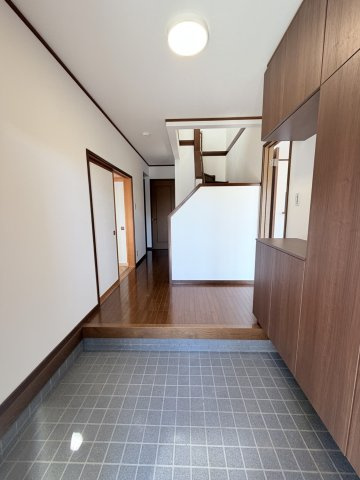寿北6丁目　中古住宅の玄関