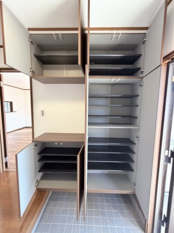 寿北6丁目　中古住宅の玄関
