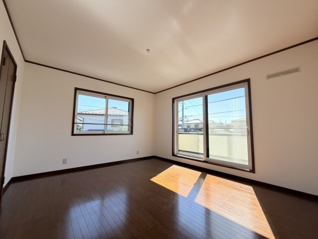 寿北6丁目　中古住宅の洋室